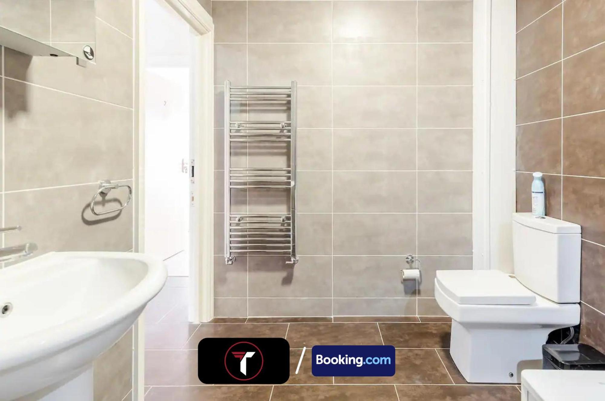Stylish 2 Bedroom Flat By Tara Stays Short Lets & Serviced Accommodation Watford With Free Parking & Nearby Warner Studios Exterior foto