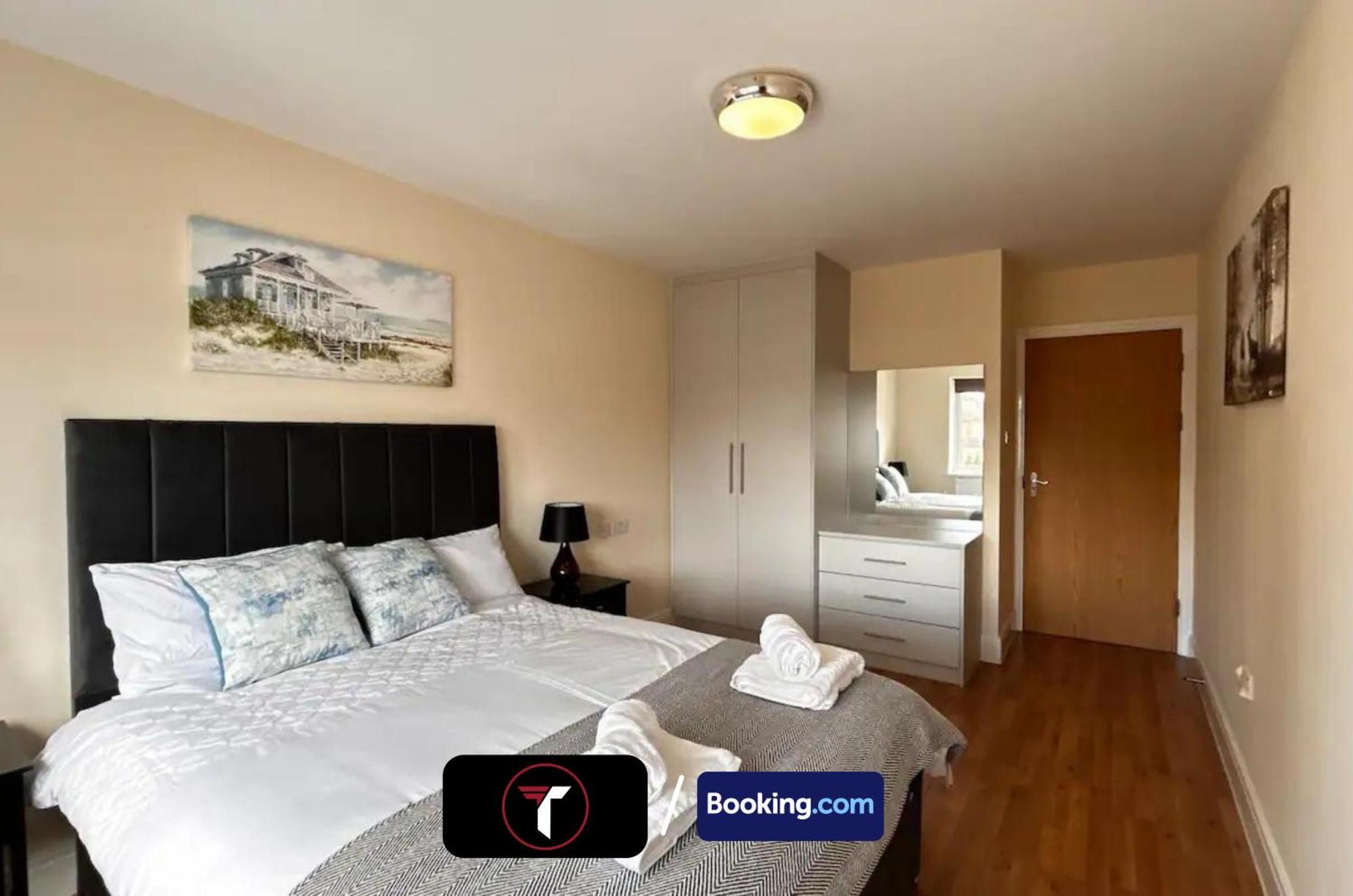 Stylish 2 Bedroom Flat By Tara Stays Short Lets & Serviced Accommodation Watford With Free Parking & Nearby Warner Studios Exterior foto