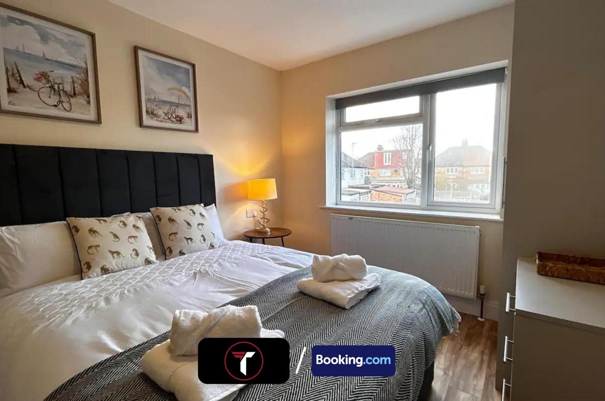 Stylish 2 Bedroom Flat By Tara Stays Short Lets & Serviced Accommodation Watford With Free Parking & Nearby Warner Studios Exterior foto